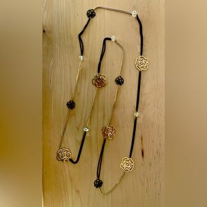 Gold & Black coloured Chain Necklace with Gold & Black Rosettes and Glass Beads